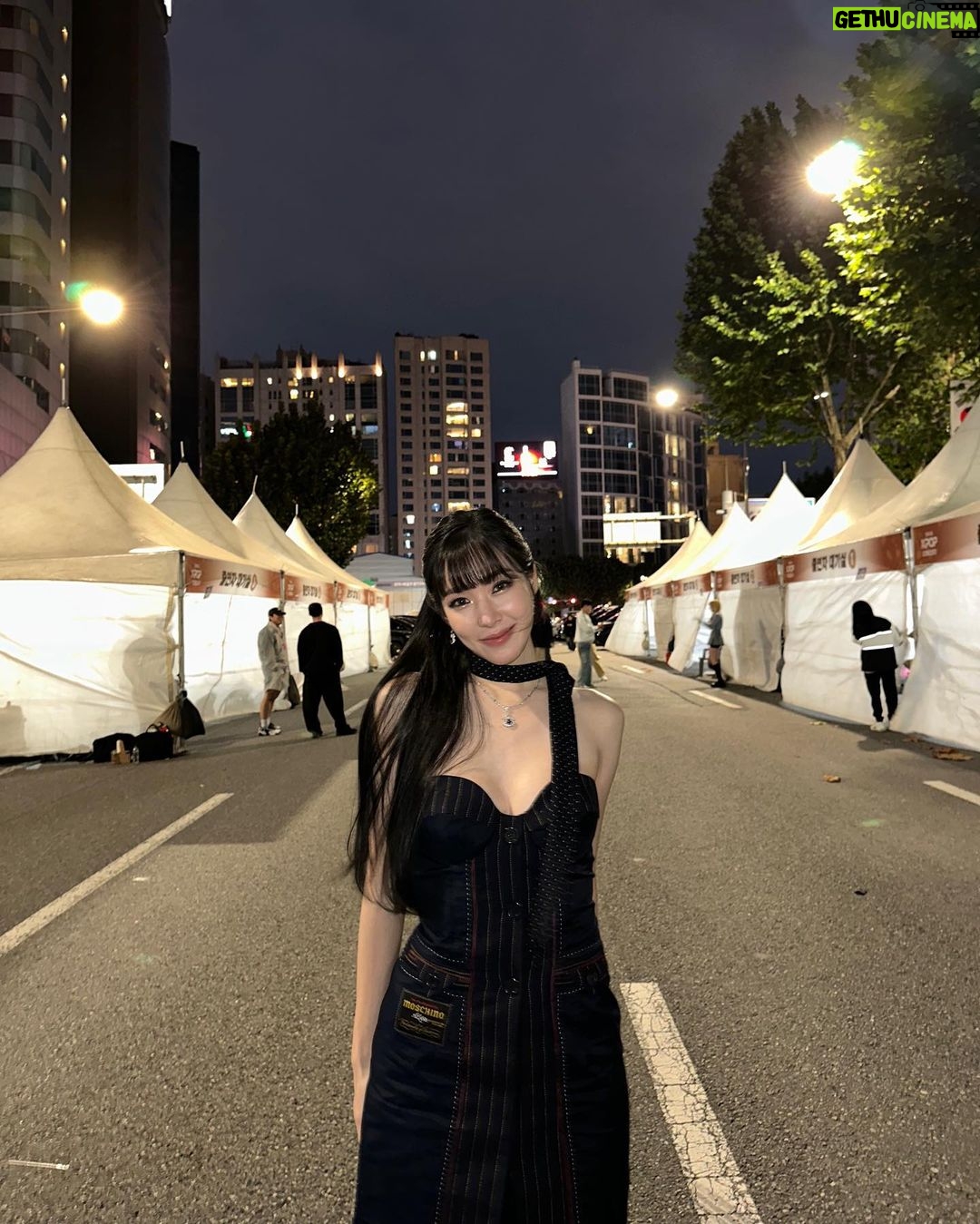 Tiffany Young Instagram - 감사합니다 곱하기 네번 영동대로