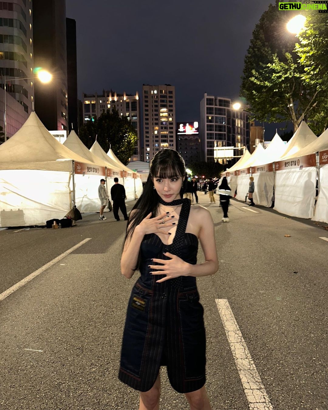 Tiffany Young Instagram - 감사합니다 곱하기 네번 영동대로