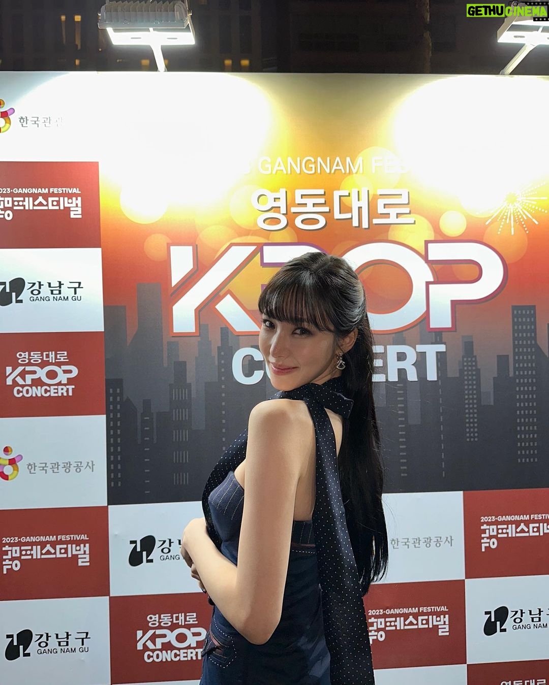 Tiffany Young Instagram - 감사합니다 곱하기 네번 영동대로
