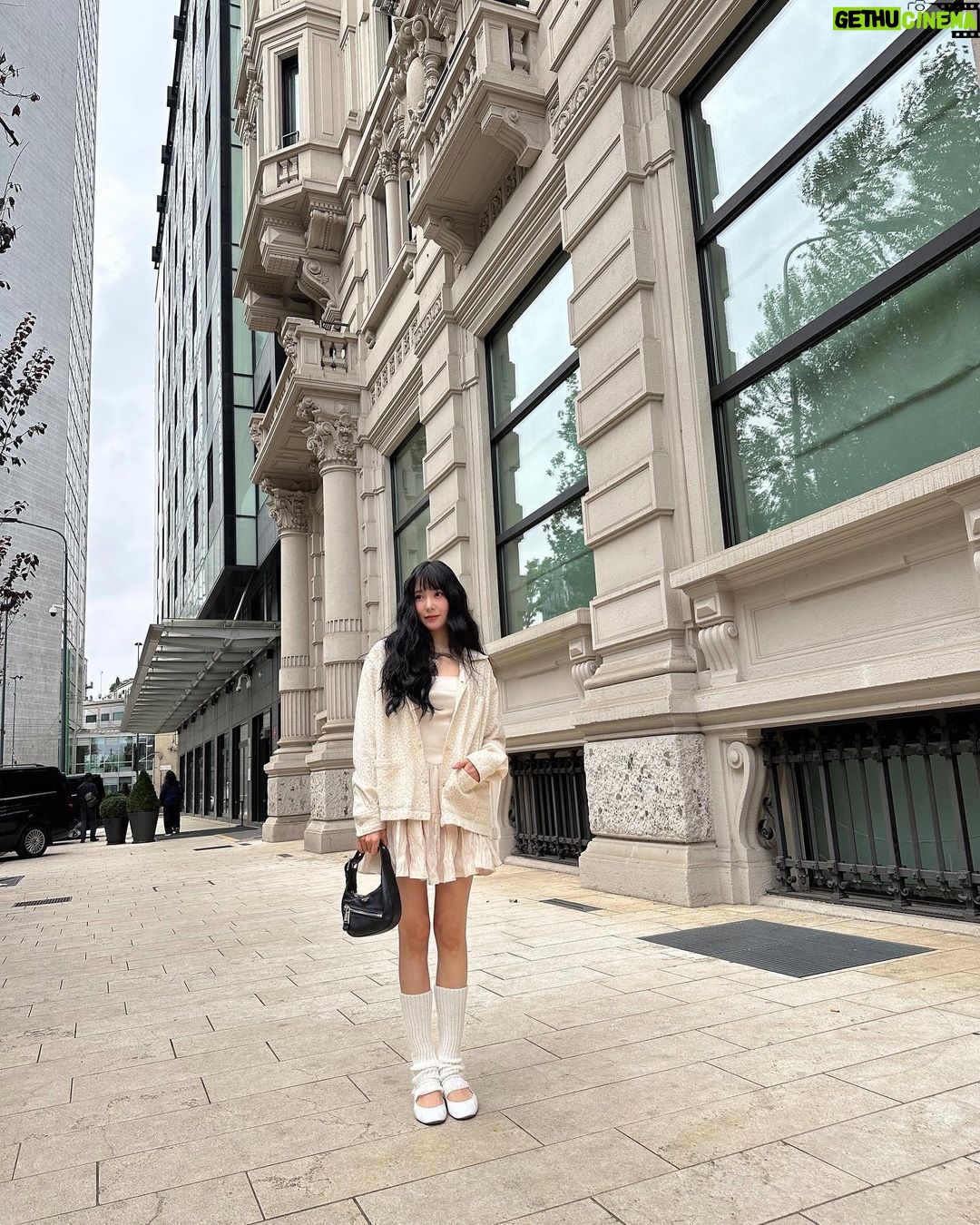Tiffany Young Instagram - day off at the duomo