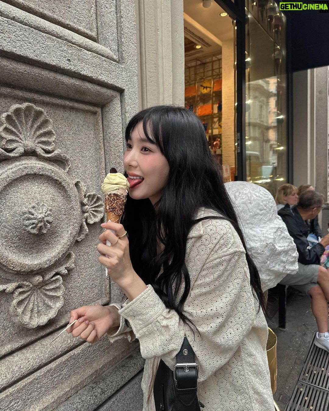 Tiffany Young Instagram - day off at the duomo