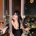 Tiffany Young Instagram - was so excited to join dive studios in NYC again, to kick-off New York Fashion Week with my new Galaxy Z Flip 5! more exciting stuff coming soon with @samsungmobileusa and @thedivestudios #SamsungxDIVE @samsungmobileusa @thedivestudios