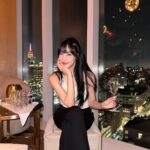 Tiffany Young Instagram - was so excited to join dive studios in NYC again, to kick-off New York Fashion Week with my new Galaxy Z Flip 5! more exciting stuff coming soon with @samsungmobileusa and @thedivestudios #SamsungxDIVE @samsungmobileusa @thedivestudios