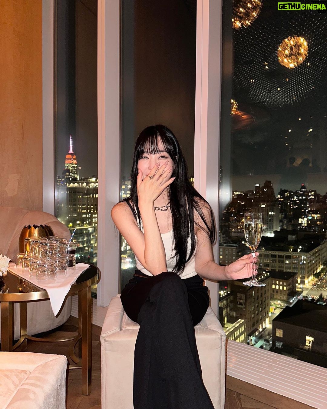 Tiffany Young Instagram - was so excited to join dive studios in NYC again, to kick-off New York Fashion Week with my new Galaxy Z Flip 5! more exciting stuff coming soon with @samsungmobileusa and @thedivestudios #SamsungxDIVE @samsungmobileusa @thedivestudios
