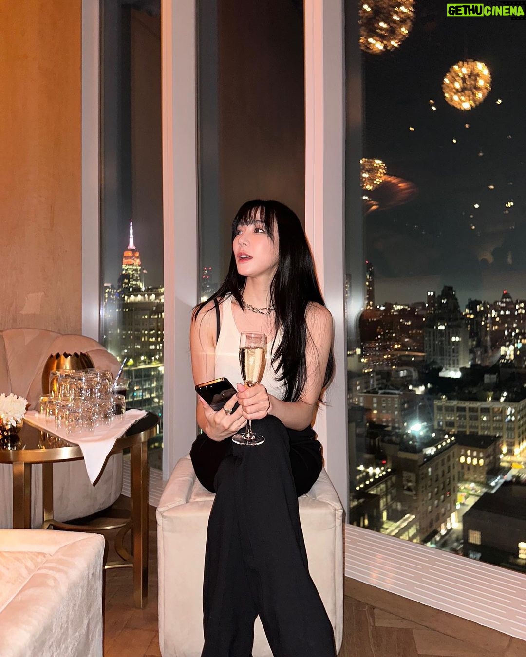 Tiffany Young Instagram - was so excited to join dive studios in NYC again, to kick-off New York Fashion Week with my new Galaxy Z Flip 5! more exciting stuff coming soon with @samsungmobileusa and @thedivestudios #SamsungxDIVE @samsungmobileusa @thedivestudios