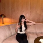 Tiffany Young Instagram - was so excited to join dive studios in NYC again, to kick-off New York Fashion Week with my new Galaxy Z Flip 5! more exciting stuff coming soon with @samsungmobileusa and @thedivestudios #SamsungxDIVE @samsungmobileusa @thedivestudios