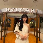 Tiffany Young Instagram - @bulgari Allegra Passeggiata , the Hyundai Seoul 🕊️ 불가리 퍼퓸의 첫 팝업 스토어에 초대되어 다녀왔어요. 신제품 파세지아타 오 드 퍼퓸 론칭을 축하하는 곳에서 다양한 액티비티도 체험해보고 선물도 받고 오랜만에 좋아하는 불가리 향수 마음껏 체험해 보고 너무 재미있었어요. 8월15일까지 더 현대 서울 팝업 스토어에서 이탈리안의 산책을 닮은 향기 꼭 한번 맡아보세요 ✨ ps. 파니픽은 파세지아타 향수 + 베르가못 매그니파잉 에센스 🤍 #Bulgari #BulgariAllegra #불가리향수 #불가리알레그라 #magnifyformore