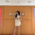 Tiffany Young Instagram - @bulgari Allegra Passeggiata , the Hyundai Seoul 🕊️ 불가리 퍼퓸의 첫 팝업 스토어에 초대되어 다녀왔어요. 신제품 파세지아타 오 드 퍼퓸 론칭을 축하하는 곳에서 다양한 액티비티도 체험해보고 선물도 받고 오랜만에 좋아하는 불가리 향수 마음껏 체험해 보고 너무 재미있었어요. 8월15일까지 더 현대 서울 팝업 스토어에서 이탈리안의 산책을 닮은 향기 꼭 한번 맡아보세요 ✨ ps. 파니픽은 파세지아타 향수 + 베르가못 매그니파잉 에센스 🤍 #Bulgari #BulgariAllegra #불가리향수 #불가리알레그라 #magnifyformore