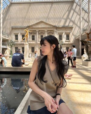 Tiffany Young Instagram - birthday lunch at the museum 🍪