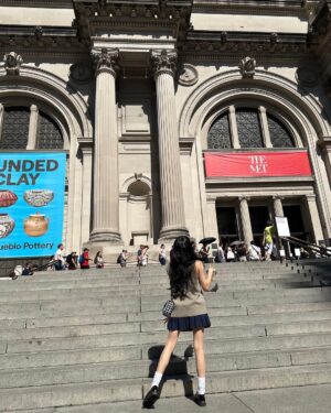 Tiffany Young Instagram - birthday lunch at the museum 🍪