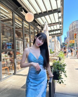 Tiffany Young Instagram - it was so great seeing everyone at the SAMSUNG GALAXY EXPERIENCE SPACE in NYC. had the most wonderful time together & i cant wait to see you all again !

@samsungmobileusa 
@thedivestudios