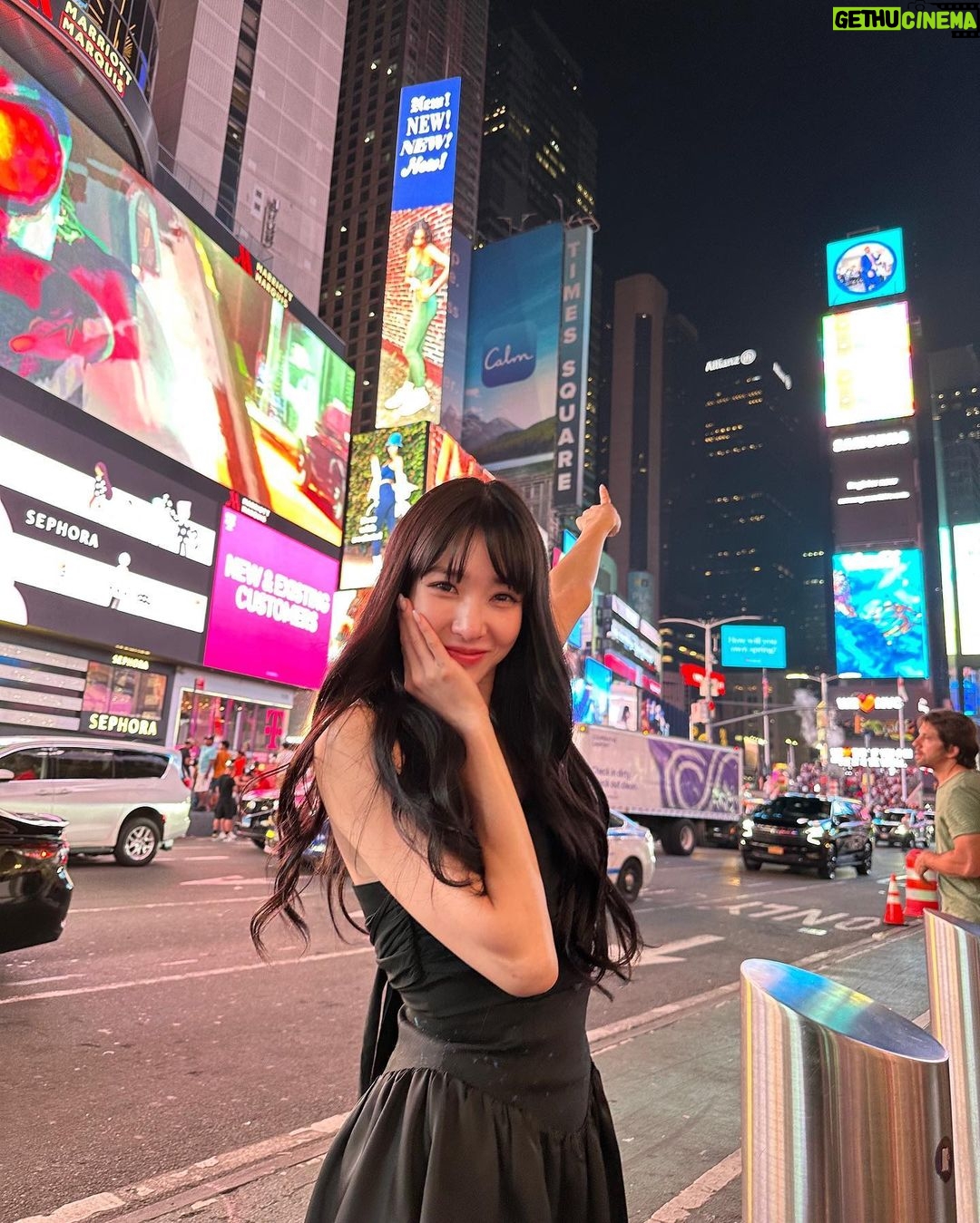 Tiffany Young Instagram - 72 hours in nyc 🍕