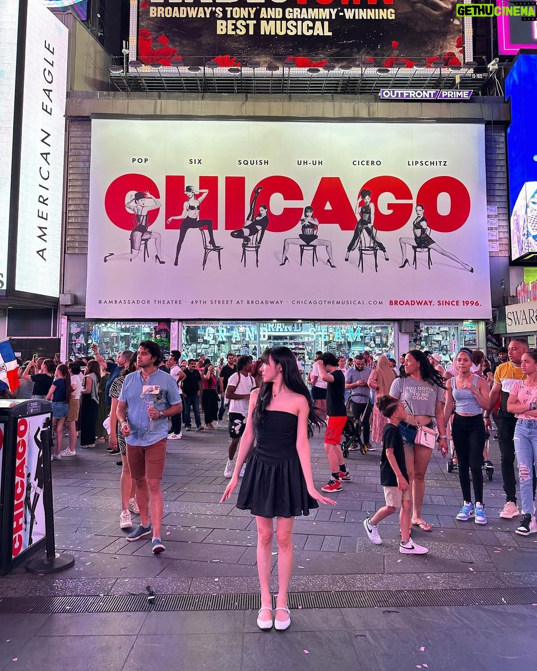 Tiffany Young Instagram - 72 hours in nyc 🍕