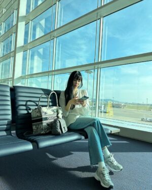 Tiffany Young Instagram - see you so soon in nyc at the samsung experience space located at 50 West 34th St. this Saturday, July 29th at 1pm ET, @samsungmobileusa @thedivestudios ✈️

#SamsungxDIVE #GalaxyExperience Space #JoinTheFlipSide #DIVEStudios 

Join the priority list by visiting samsungilp.divestudios.io