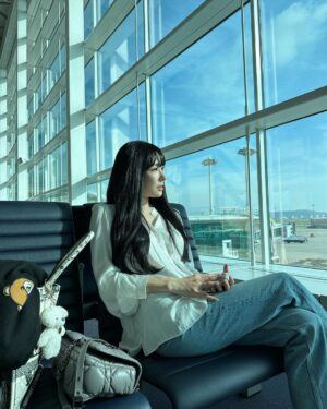 Tiffany Young Instagram - see you so soon in nyc at the samsung experience space located at 50 West 34th St. this Saturday, July 29th at 1pm ET, @samsungmobileusa @thedivestudios ✈️

#SamsungxDIVE #GalaxyExperience Space #JoinTheFlipSide #DIVEStudios 

Join the priority list by visiting samsungilp.divestudios.io