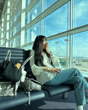 Tiffany Young Instagram - see you so soon in nyc at the samsung experience space located at 50 West 34th St. this Saturday, July 29th at 1pm ET, @samsungmobileusa @thedivestudios ✈️

#SamsungxDIVE #GalaxyExperience Space #JoinTheFlipSide #DIVEStudios 

Join the priority list by visiting samsungilp.divestudios.io