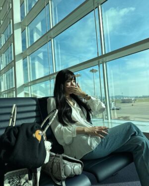 Tiffany Young Instagram - see you so soon in nyc at the samsung experience space located at 50 West 34th St. this Saturday, July 29th at 1pm ET, @samsungmobileusa @thedivestudios ✈️

#SamsungxDIVE #GalaxyExperience Space #JoinTheFlipSide #DIVEStudios 

Join the priority list by visiting samsungilp.divestudios.io