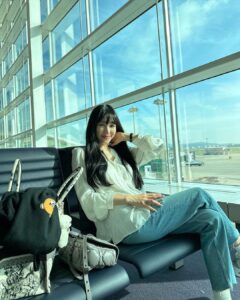 Tiffany Young Instagram - see you so soon in nyc at the samsung experience space located at 50 West 34th St. this Saturday, July 29th at 1pm ET, @samsungmobileusa @thedivestudios ✈️ #SamsungxDIVE #GalaxyExperience Space #JoinTheFlipSide #DIVEStudios Join the priority list by visiting samsungilp.divestudios.io