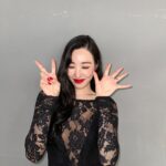 Tiffany Young Instagram - 다음에 또 만나 록티 🎺