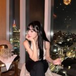 Tiffany Young Instagram - was so excited to join dive studios in NYC again, to kick-off New York Fashion Week with my new Galaxy Z Flip 5! more exciting stuff coming soon with @samsungmobileusa and @thedivestudios #SamsungxDIVE @samsungmobileusa @thedivestudios