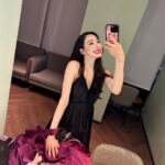 Tiffany Young Instagram - 다음에 또 만나 록티 🎺