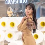 Tiffany Young Instagram - @moschino '23 prefall pop up Seoul 🤎