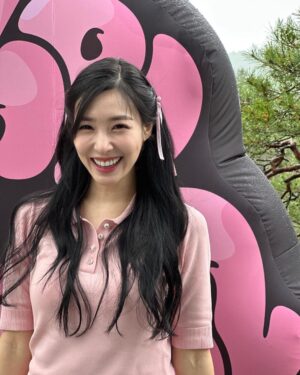 Tiffany Young Instagram - the green cup 💚