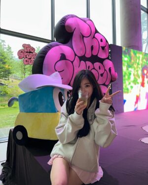 Tiffany Young Instagram - the green cup 💚
