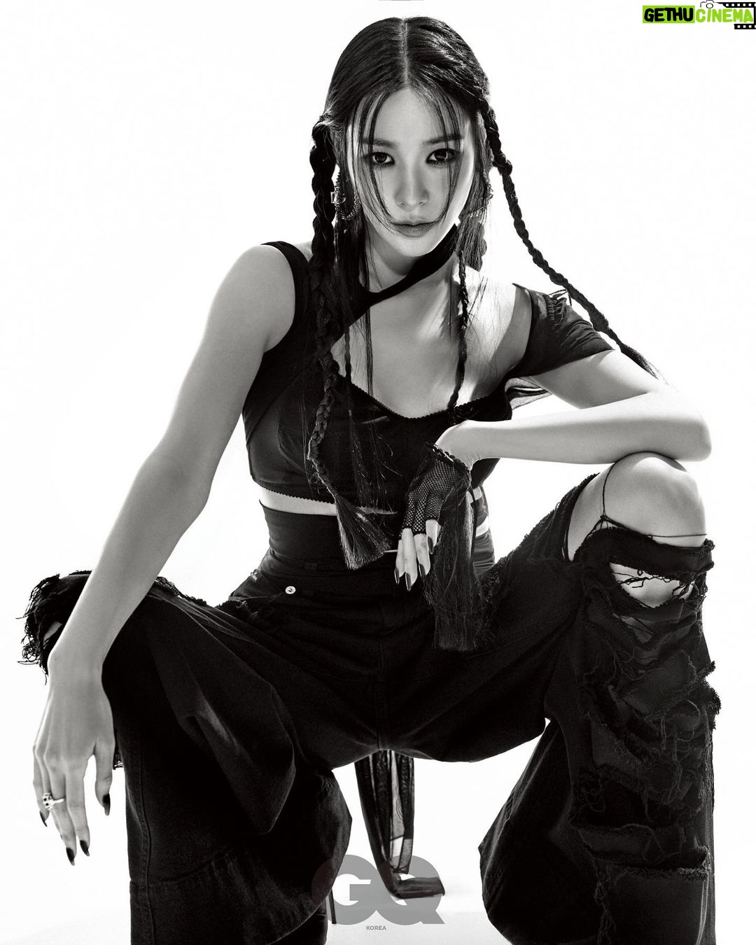 Tiffany Young Instagram - ' 끝없는 질주 ‘ @gq_korea 🖤