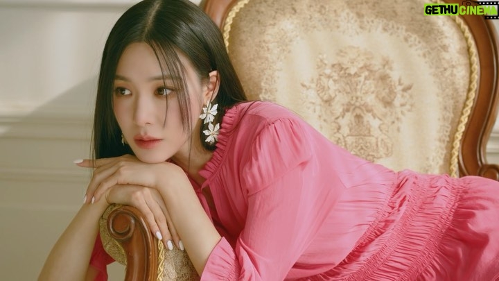 Tiffany Young Instagram - 💖🪄 @satin_korea