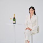 Tiffany Young Instagram - thrilled & honored to join @moetchandon on their vision & beliefs of celebrating ALL things no matter how small or big 🍾🫧 cant wait to share ! stay tuned for more 🥰 🥂 • 모엣 & 샹동과 티파니 영 두 아이콘이 만났습니다. 음악 뿐만 아니라 샴페인에 대한 남다른 애정을 보여준 아티스트 티파니 영. 앞으로 그녀가 모엣 & 샹동과 함께 펼쳐 갈 금빛 이야기를 기대해 주세요! 경고: 지나친 음주는 뇌졸중, 기억력 손상이나 치매를 유발합니다. 임신 중 음주는 기형아 출생 위험을 높입니다. #광고 #모엣샹동 #MoetChandon #Tiffanyyoung