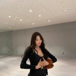 Tiffany Young Instagram - 연습실 분위기 메이커 🐾