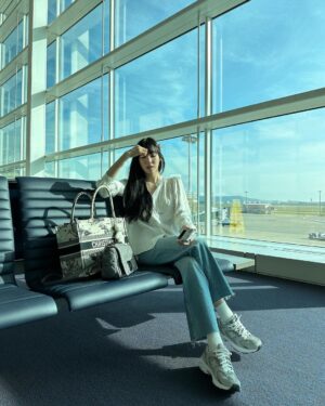Tiffany Young Instagram - see you so soon in nyc at the samsung experience space located at 50 West 34th St. this Saturday, July 29th at 1pm ET, @samsungmobileusa @thedivestudios ✈️

#SamsungxDIVE #GalaxyExperience Space #JoinTheFlipSide #DIVEStudios 

Join the priority list by visiting samsungilp.divestudios.io