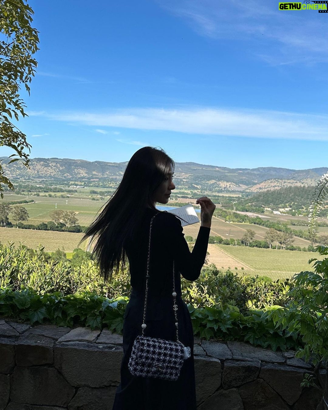 Tiffany Young Instagram - so fresh and so clean