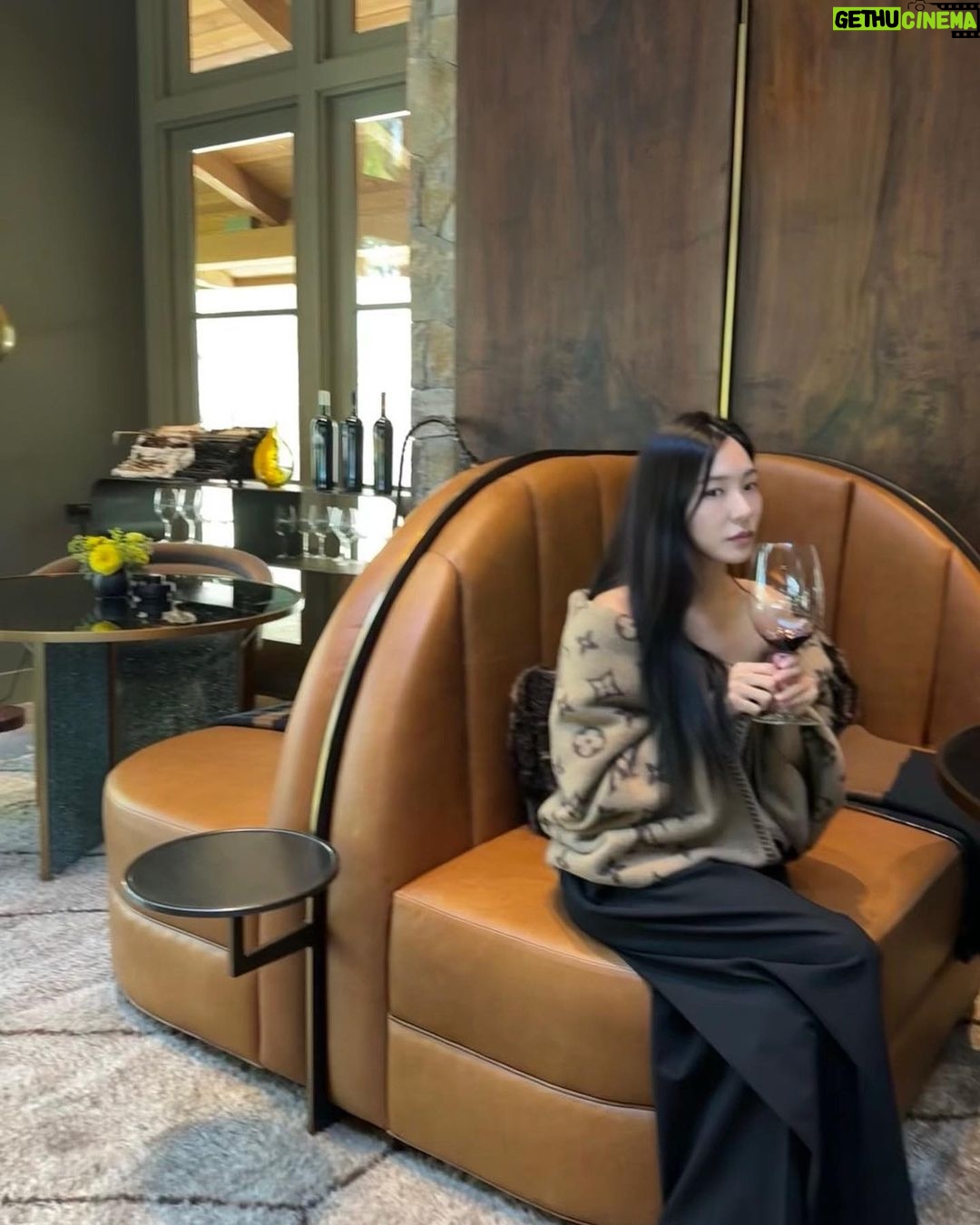 Tiffany Young Instagram - so fresh and so clean
