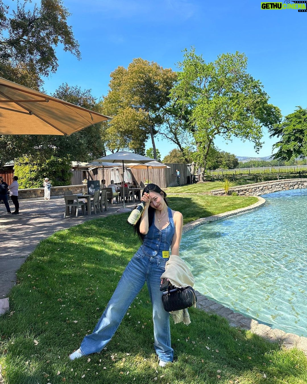 Tiffany Young Instagram - πΌπ§π»ββοΈπ°ποΈβ₯οΈ