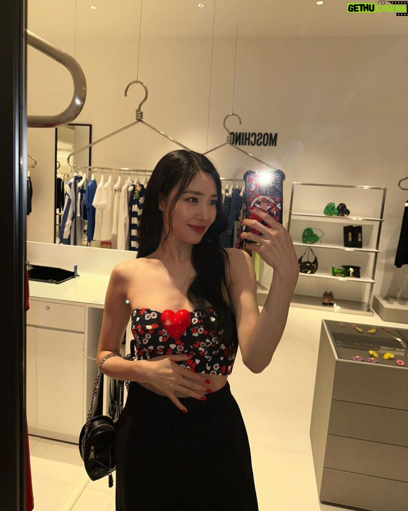 Tiffany Young Instagram - ♥️ @moschino