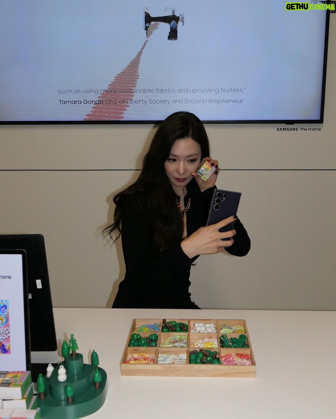 Tiffany Young Instagram - thank you for bringing us together again 💗@samsungmobileusa @thedivestudios