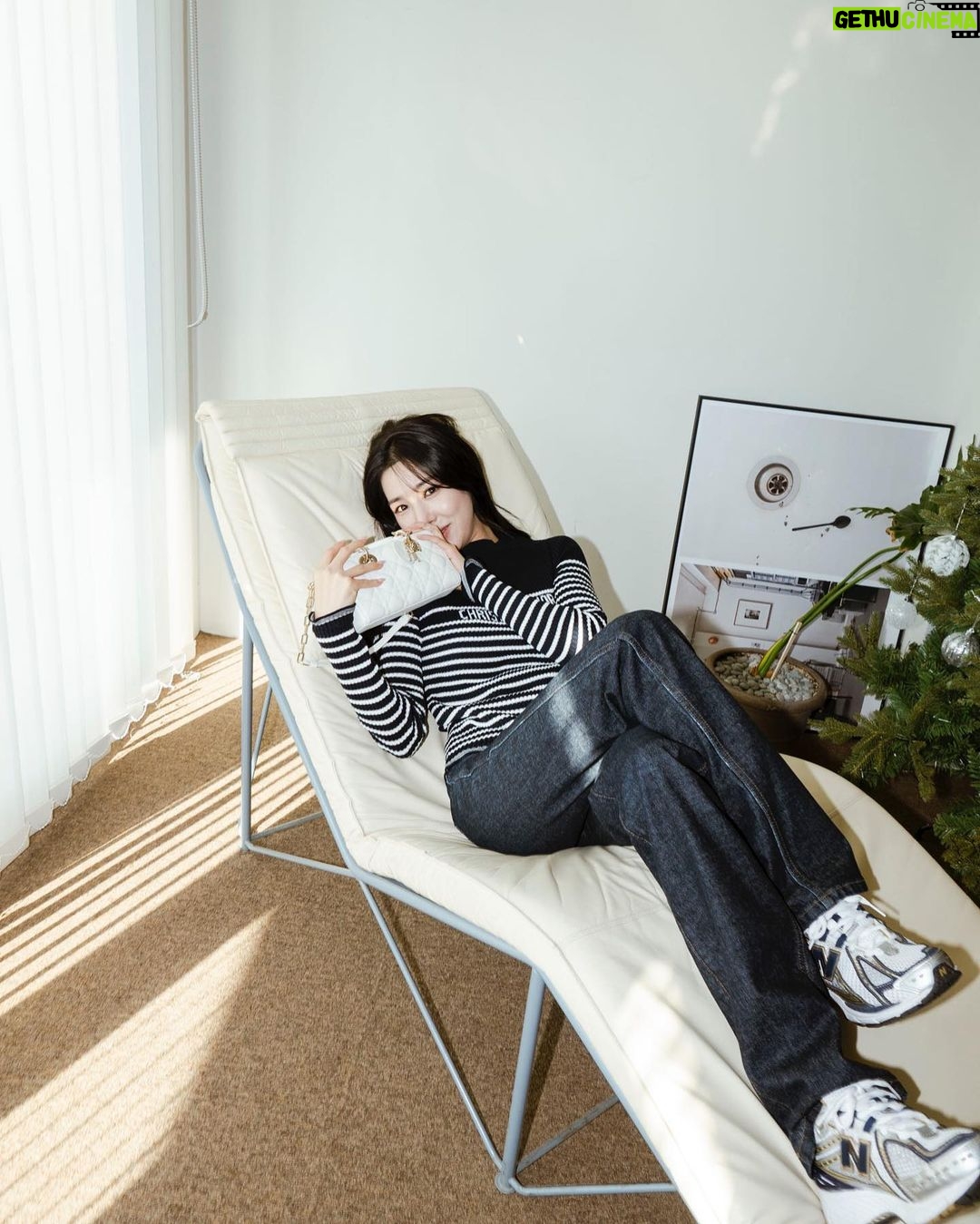 Tiffany Young Instagram - 🐰🤍 @dior #Dior #LadyDior #ad
