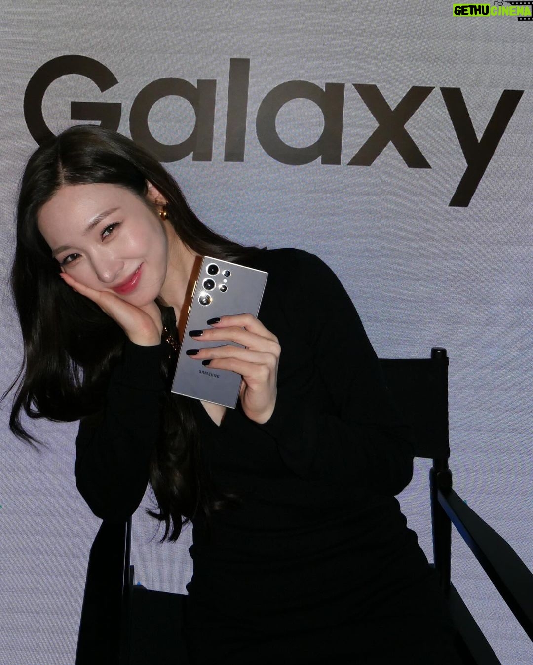 Tiffany Young Instagram - thank you for bringing us together again 💗@samsungmobileusa @thedivestudios