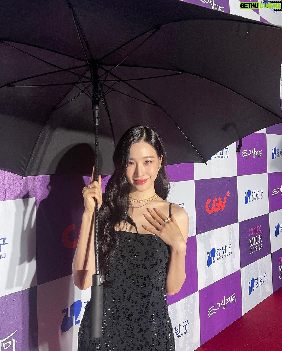 Tiffany Young Instagram - third times a charm ☔️ 영동대로 강남페스티벌