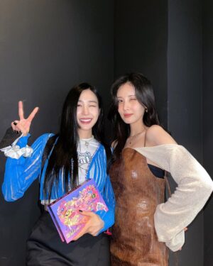 Tiffany Young Instagram - 💿🫰