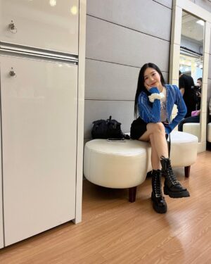 Tiffany Young Instagram - 💿🫰