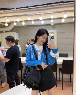 Tiffany Young Instagram - 💿🫰