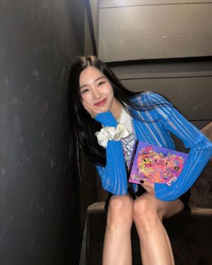 Tiffany Young Instagram - 💿🫰