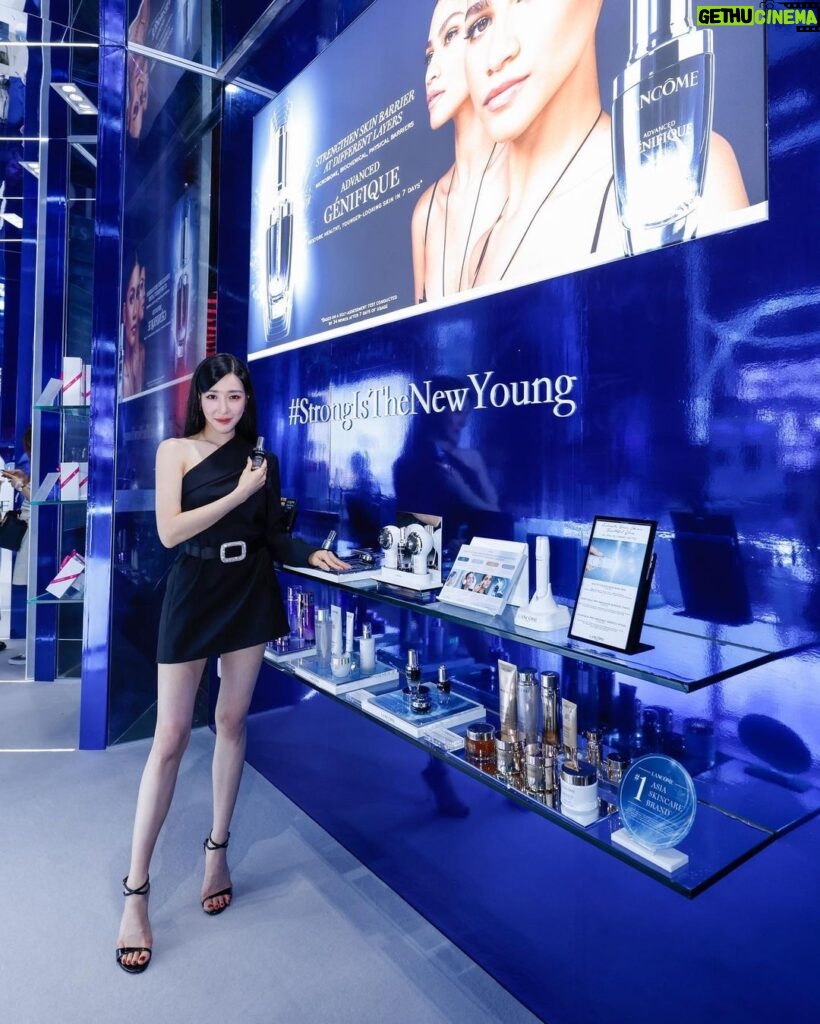 Tiffany Young Instagram - @lancomeofficial SG #StrongIsTheNewYoung #LancomeSG