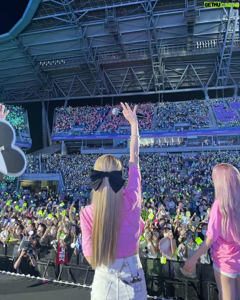 Tiffany Young Instagram - favorite place 💗 Suwon World Cup Stadium