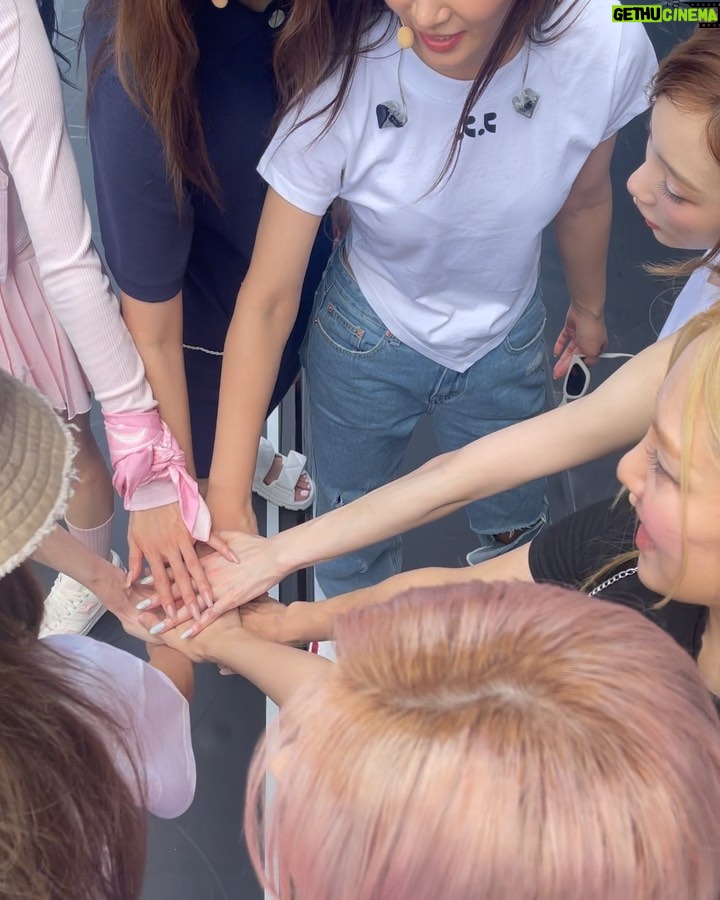 Tiffany Young - 605K Likes - 한순간도 놓치고싶지 않은 소중한 여름 ☁️