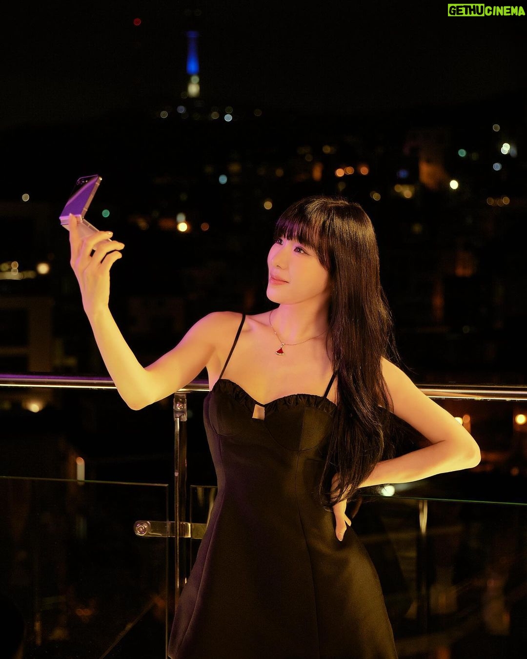 Tiffany Young Instagram - had an amazing time filming my #SamsungPartner campaign video. here are some behind the scenes @samsungmobileusa 🎥 🎞️