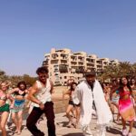 Tiger Shroff Instagram - One with the master! Loving this jam from #fighter all the best to the entire team🔥❤️ @s1danand @hrithikroshan @vishaldadlani @shekharravjiani